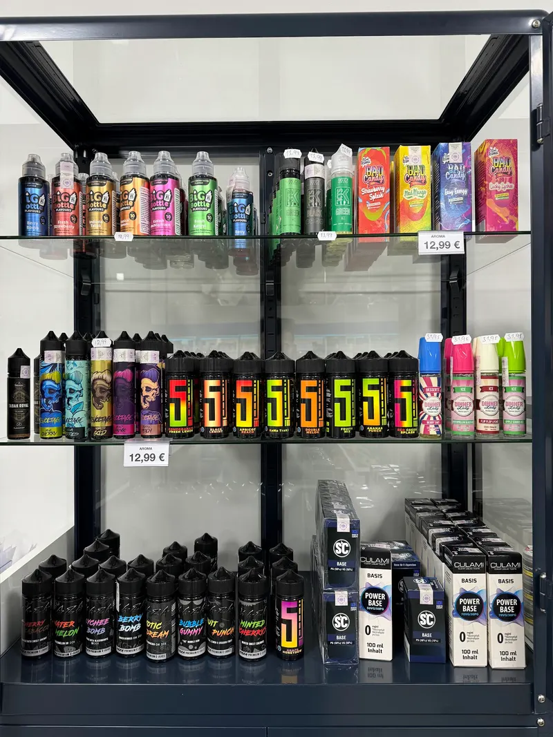 Regal mit Liquids und Longfills im Laden